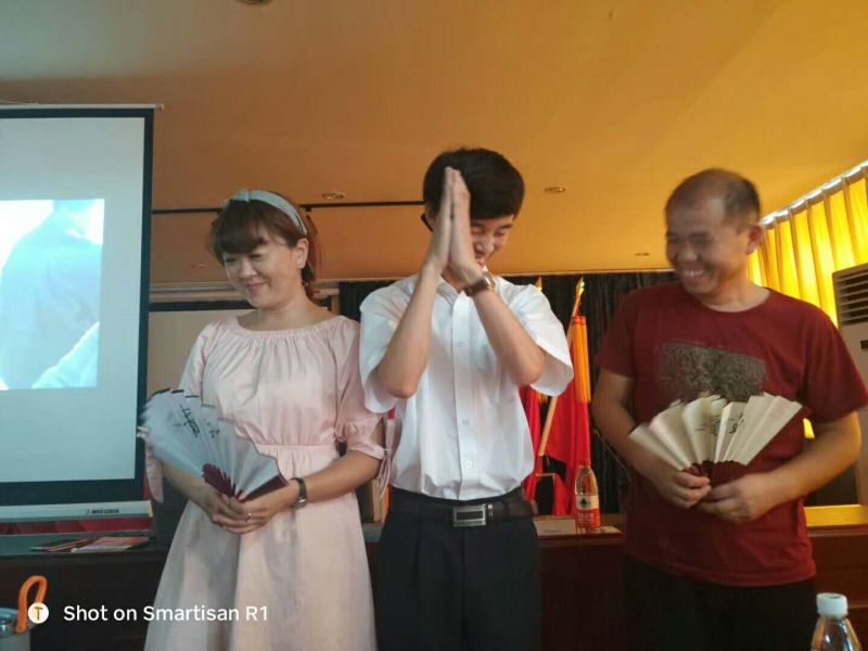 安全培訓(xùn)給學(xué)員發(fā)獎品互動